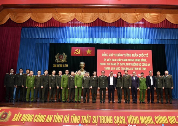 Deputy Minister Tran Quoc To visits Ha Tinh provincial police -0