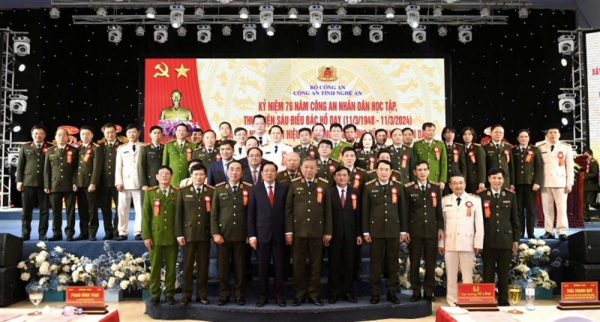Nghe An police receive title “Hero of the People's Armed Forces” -0