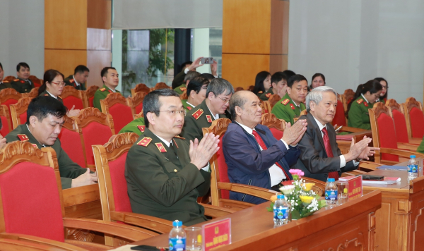 Không ngừng học tập, làm theo tư tưởng, đạo đức, phong cách Hồ Chí Minh trong xây dựng lực lượng CAND -0