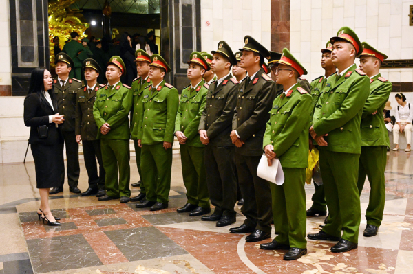 Đoàn đại biểu  vào viếng Lăng Chủ tịch Hồ Chí Minh -0