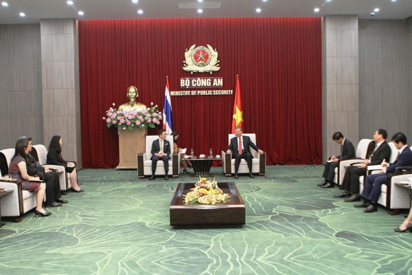 Minister To Lam receivesout-going Ambassador of the Kingdom of Thailand to Vietnam -0