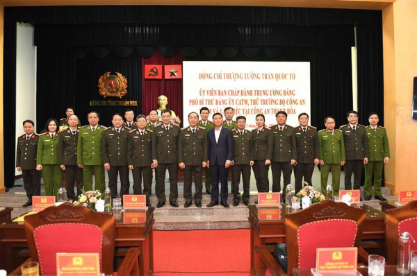 Deputy Minister Tran Quoc To works with Thanh Hoa police  -0