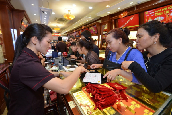 “Loạn” giá vàng, nhà đầu tư cẩn trọng -0
