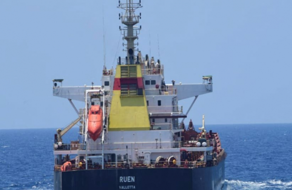 Hải quân Ấn Độ bắt sống nhóm cướp biển Somalia, giải cứu tàu hàng -0