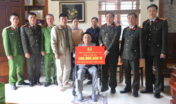 CBCS Công an tỉnh Bắc Giang quyên góp ủng hộ đồng đội bị tai nạn -0