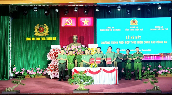 Công an tỉnh Thừa Thiên Huế với Công an TP Hồ Chí Minh và Công an TP Cần Thơ ký kết chương trình phối hợp công tác -0