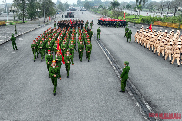 Xem các khối CAND huấn luyện diễu binh phục vụ Lễ kỷ niệm 70 năm Chiến thắng Điện Biên Phủ -0