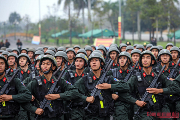 Xem các khối CAND huấn luyện diễu binh phục vụ Lễ kỷ niệm 70 năm Chiến thắng Điện Biên Phủ -1