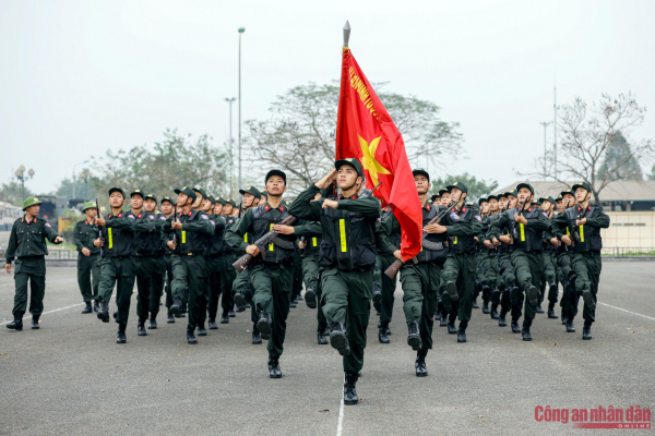Xem các khối CAND huấn luyện diễu binh phục vụ Lễ kỷ niệm 70 năm Chiến thắng Điện Biên Phủ -4