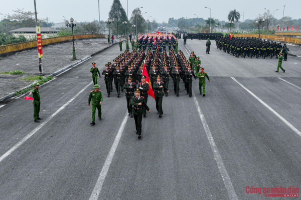 Xem các khối CAND huấn luyện diễu binh phục vụ Lễ kỷ niệm 70 năm Chiến thắng Điện Biên Phủ -7