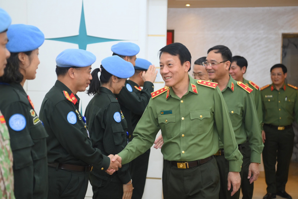 Thứ trưởng Lương Tam Quang làm việc với các sĩ quan Công an, Quân đội Việt Nam tại Nam Sudan -0