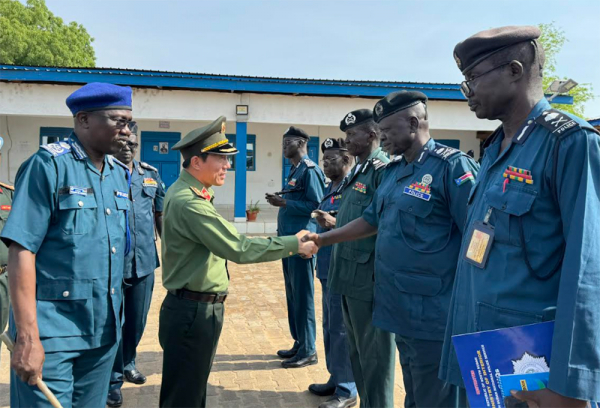Thứ trưởng Lương Tam Quang làm việc với Tổng Tư lệnh Cảnh sát Nam Sudan -0