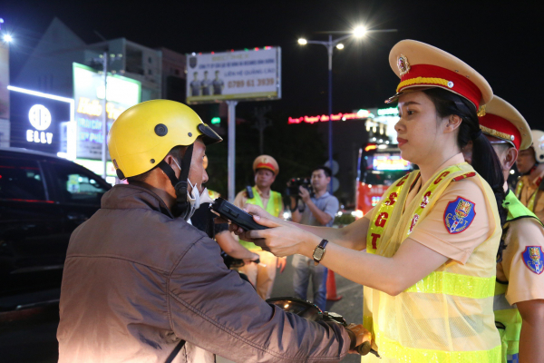 “Thanh niên, phụ nữ CSGT xung kích- Vì bình yên trên những tuyến đường” -1