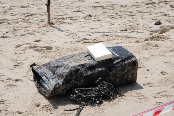 Bình Thuận: Phát hiện 25 kg ma túy trôi dạt trên bờ biển -0