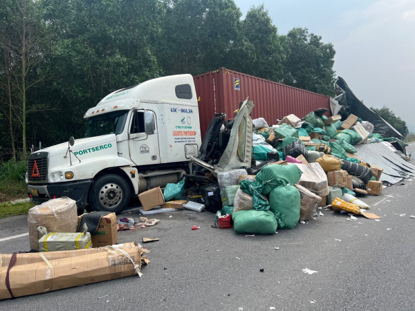 Phụ xe tải trong vụ tai nạn trên cao tốc Cam Lộ - La Sơn đã tử vong -0