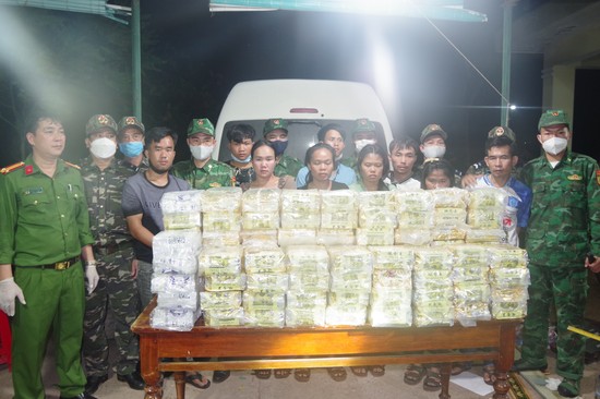 Khen thưởng chuyên án bắt giữ vụ buôn bán, vận chuyển ma túy từ khu vực Tam giác vàng vào Quảng Trị tiêu thụ -0