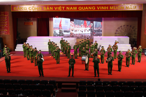 Trên 500 nghệ sĩ, chiến sĩ biểu diễn chào mừng 50 năm ngày truyền thống lực lượng Cảnh sát Cơ động -7