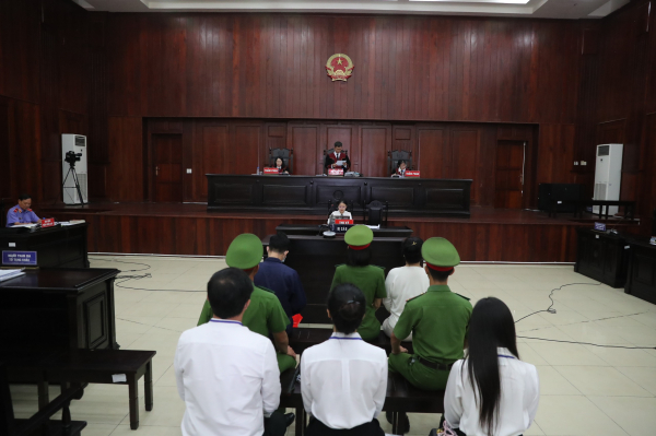 Đại diện VKS: Bị cáo Quân cổ vũ tinh thần, tiếp thêm ý chí cho bị cáo Nguyễn Phương Hằng -0