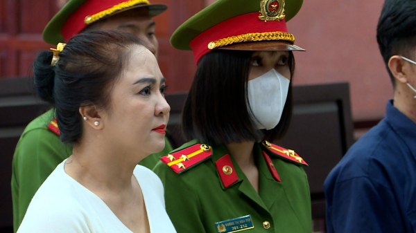Đại diện VKS: Bị cáo Quân cổ vũ tinh thần, tiếp thêm ý chí cho bị cáo Nguyễn Phương Hằng -0