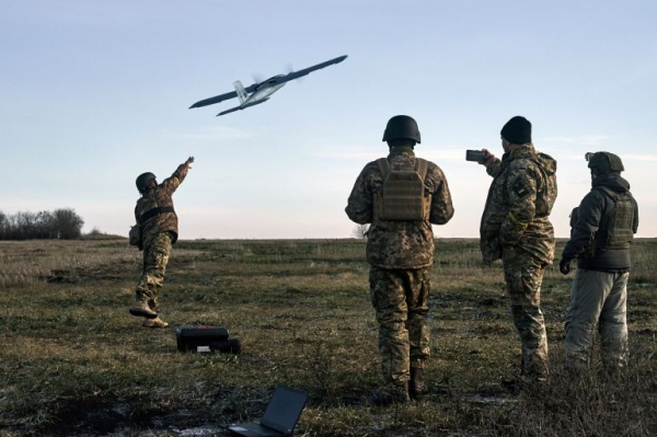 Hơn 50 UAV từ Ukraine tràn qua, hạ tầng điện của Nga hư hại -0