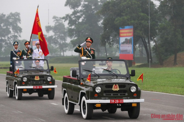 Minister Phan Van Giang and Minister To Lam review rehearsal of armed forces parade in celebration of Dien Bien Phu Victory - 7