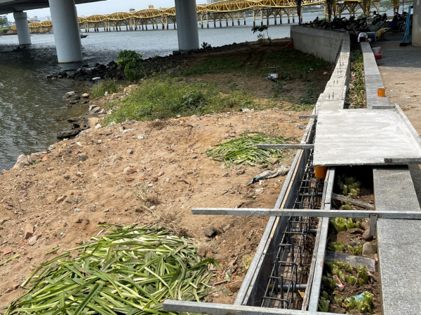Dân phản ánh đổ xà bần ô nhiễm sông Hàn, lãnh đạo Đà Nẵng kiểm tra nóng -1