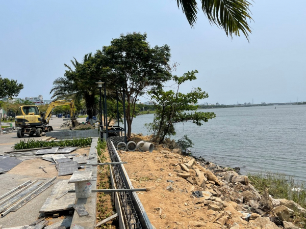Dân phản ánh đổ xà bần ô nhiễm sông Hàn, lãnh đạo Đà Nẵng kiểm tra nóng -3