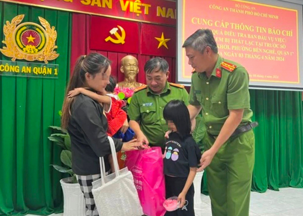 Giải cứu 2 bé gái mất tích ở phố đi bộ Nguyễn Huệ -0