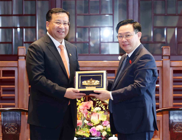 Chủ tịch Quốc hội Vương Đình Huệ tiếp lãnh đạo một số tập đoàn hàng đầu của Trung Quốc -0
