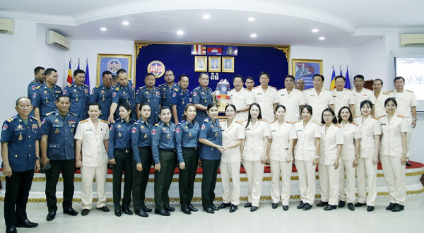 Công an tỉnh An Giang thăm, chúc Tết Chol Chnam Thmay các lực lượng vũ trang Campuchia -0