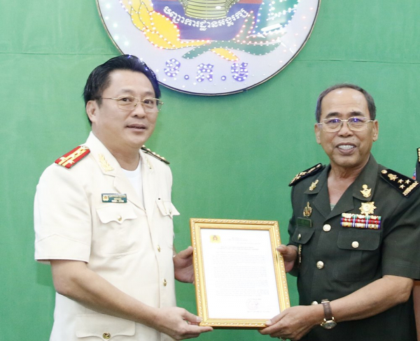 Công an tỉnh An Giang thăm, chúc Tết Chol Chnam Thmay các lực lượng vũ trang Campuchia -1