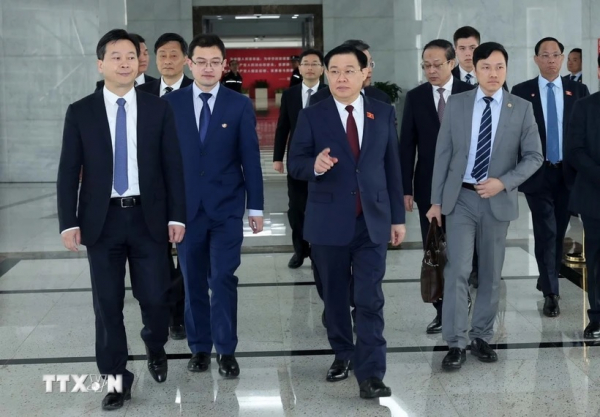Chủ tịch Quốc hội đến thăm Khu thí điểm thương mại tự do Thượng Hải -0