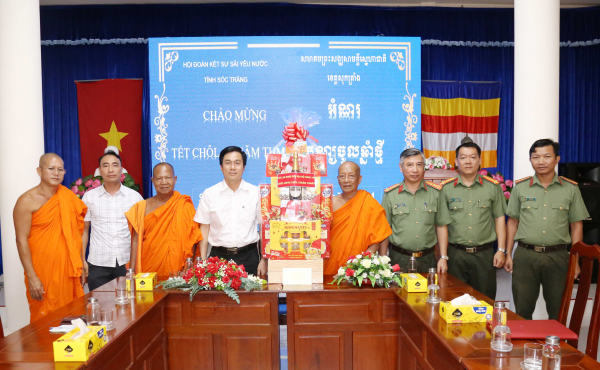 Cục An ninh nội địa chúc Tết Chol Chnam Thmay tại Sóc Trăng -0