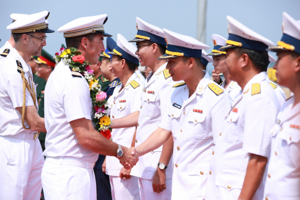 Tuần dương hạm Vendemiaire của Hải quân Pháp thăm hữu nghị Đà Nẵng -1