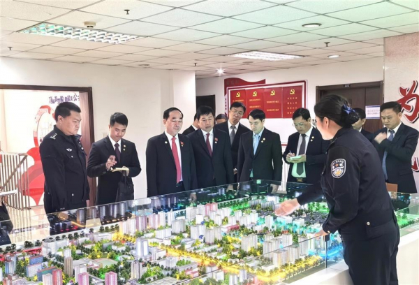 Deputy Minister Tran Quoc To takes field trips to local police units -0