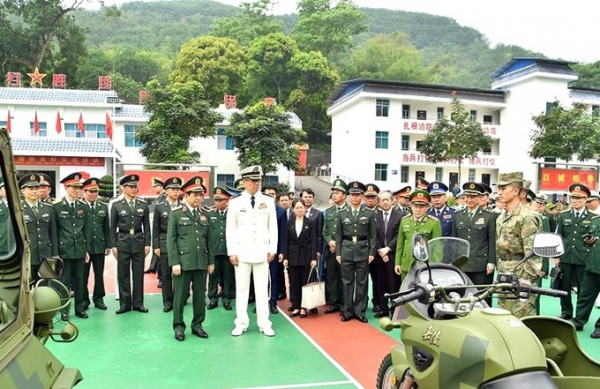 Giao lưu hữu nghị quốc phòng biên giới Việt - Trung -0