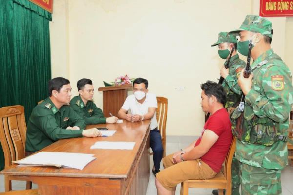 Bắt hai người Lào vận chuyển 44 bánh heroin và 20kg ma túy qua biên giới -0