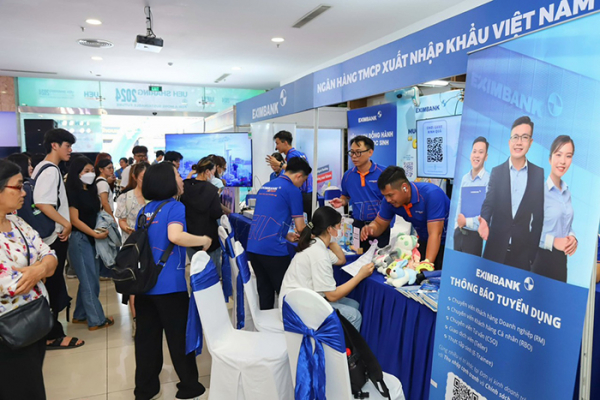 Eximbank tài trợ học bổng trị giá 300 triệu đồng cho Đại học kinh tế TP Hồ Chí Minh -0