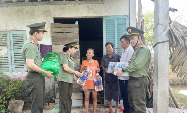 Cà Mau công bố tình huống khẩn cấp hạn hán cấp 2 ở huyện Trần Văn Thời và U Minh -1