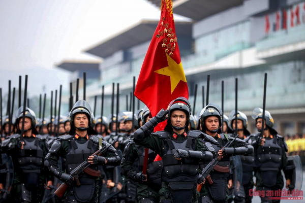 Grand parade shows honor, pride and strength of the Mobile Police Force takes place in Hanoi -0