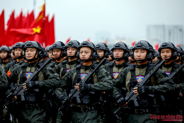 Grand parade shows honor, pride and strength of the Mobile Police Force takes place in Hanoi - 3