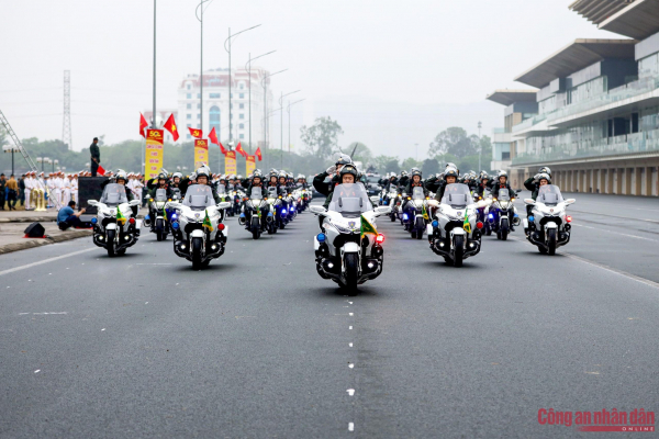 Grand parade shows honor, pride and strength of the Mobile Police Force takes place in Hanoi - 5