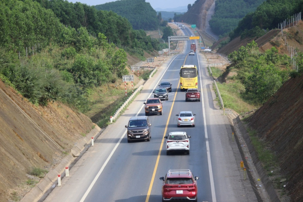 Chú trọng đến các vấn đề dân sinh khi mở rộng cao tốc Cam Lộ - La Sơn -0