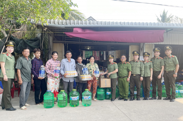 Cà Mau công bố tình huống khẩn cấp hạn hán cấp 2 ở huyện Trần Văn Thời và U Minh -2