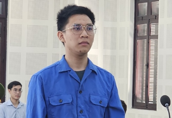 Nam sinh viên Thái Lan lĩnh án tù vì buôn lậu Iphone vào Việt Nam -0