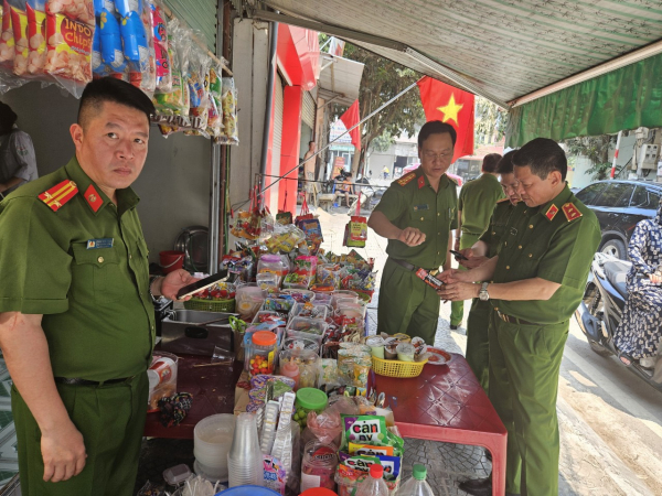 Kiểm tra, đôn đốc công tác đảm bảo an toàn vệ sinh thực phẩm phục vụ Kỷ niệm 70 năm chiến thắng Điện Biên Phủ -0
