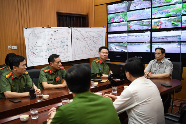 Thủ tướng thăm Trung tâm thông tin chỉ huy Công an tỉnh Phú Thọ tại Khu di tích lịch sử Đền Hùng -1