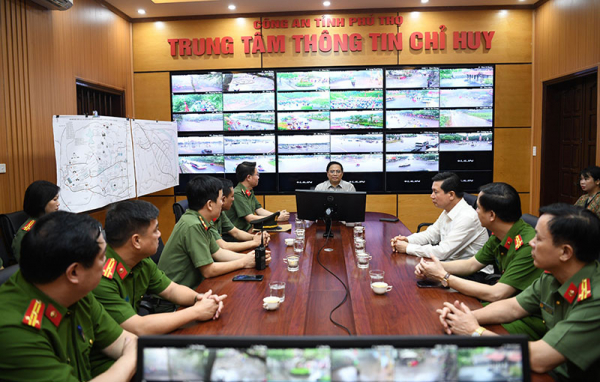 Thủ tướng thăm Trung tâm thông tin chỉ huy Công an tỉnh Phú Thọ tại Khu di tích lịch sử Đền Hùng -0