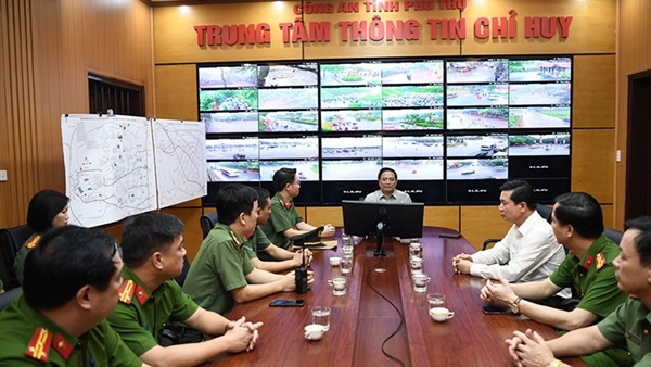 Thủ tướng thăm Trung tâm thông tin chỉ huy Công an tỉnh Phú Thọ tại Đền Hùng
