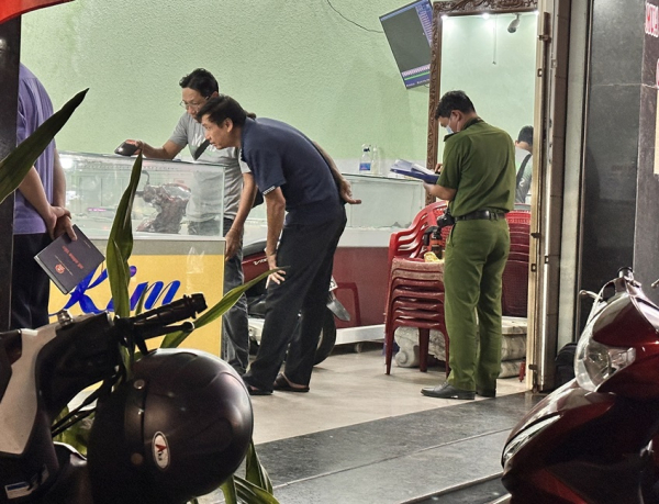 Bình Thuận: Truy xét đối tượng dùng bình xịt hơi cay cướp tiệm vàng -0